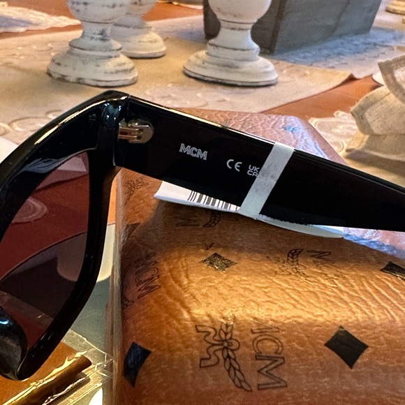 MCM sunglasses NWT! - Picture 3 of 9
